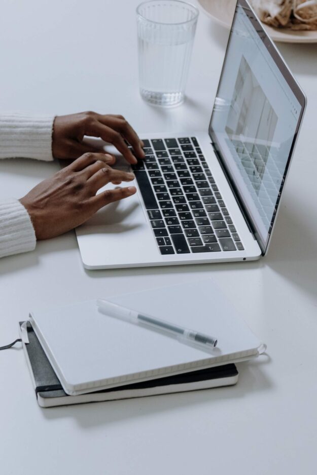 Le guide ultime pour créer un site de mariage- Justine Huette Luxury Wedding-Planner Paris et Île-de-France