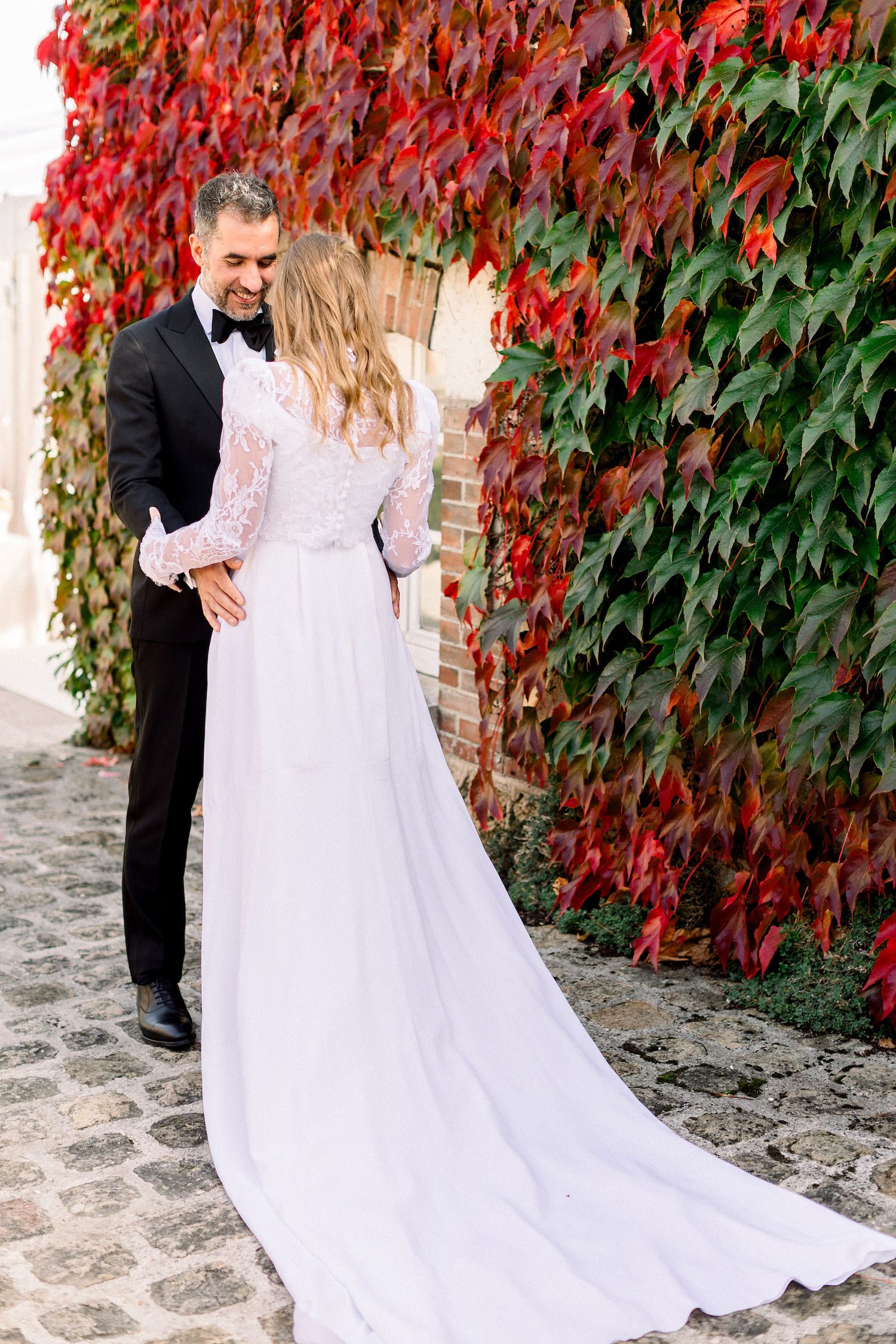 QU’EST-CE QUE LE FIRST LOOK ? QUAND ET COMMENT L’ORGANISER LE JOUR DE SON MARIAGE ? Justine Huette Wedding-planner France